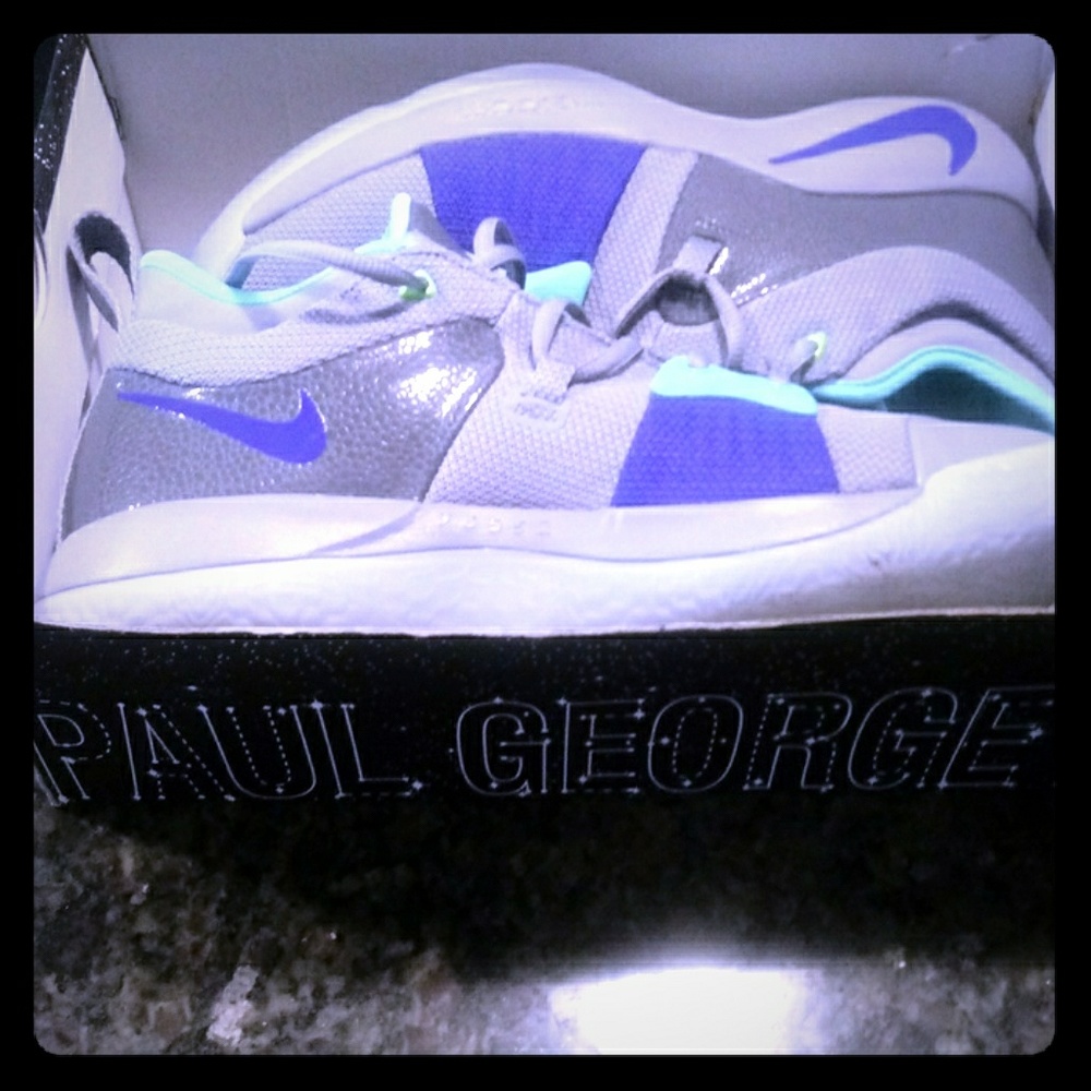Paul George 2 glow in the dark bottom